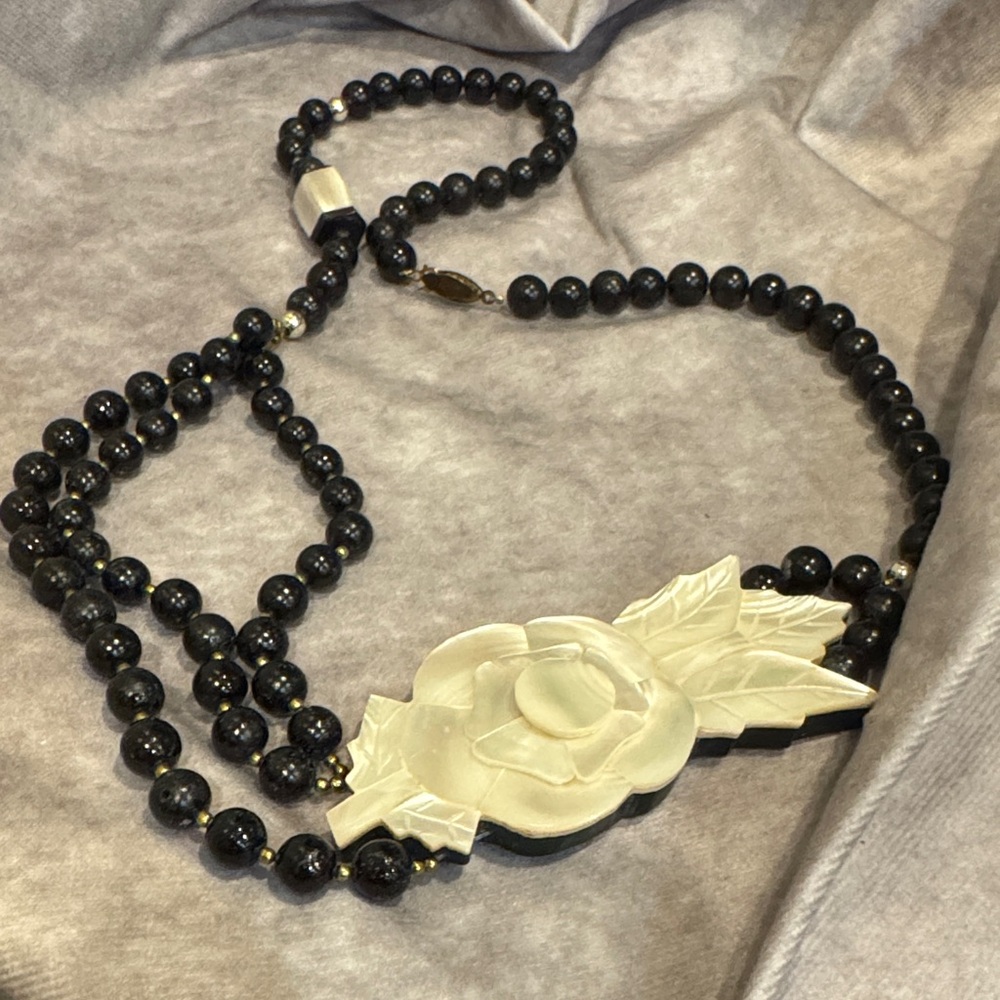 Lee sands Vintage Black Beaded Necklace with Carved‎ White Flower Pendant